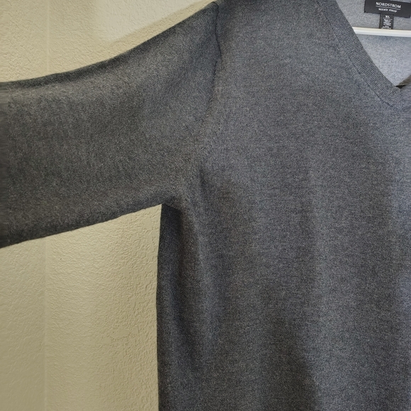 Nordstrom Men’s Shop Extra Fine Merino Wool V-Neck Sweater Gray | Size XL - Picture 4 of 12